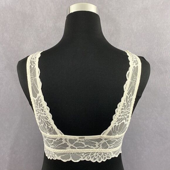 EUC! PINK by Victoria's Secret lace
bralette w/ padding & underwire - Small - Picture 4 of 7